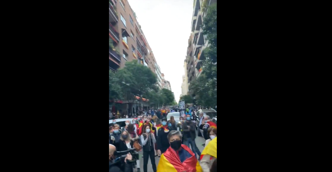 Captura de pantalla de uno de los vídeos de una manifestación difundidos en Twitter