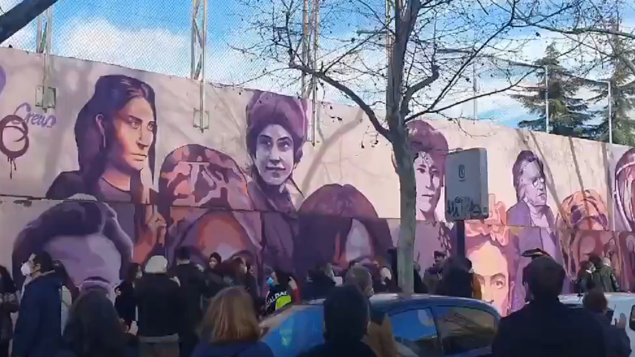 Protestas en defensa del mural feminista de Ciudad Lineal