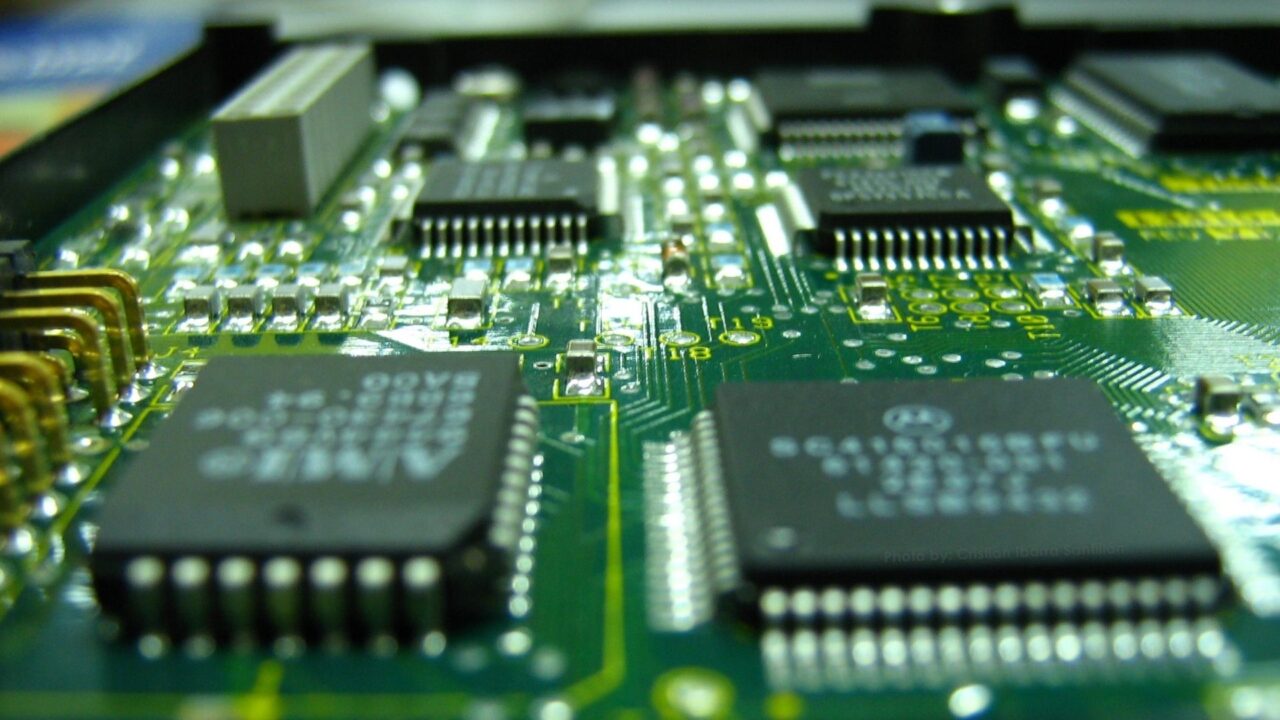 Anuncian un nuevo PERTE de microchips y semiconductores dotado con 11.000 millones