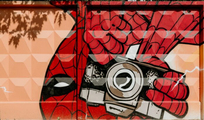 Grafiti de Spider-Man del revés con una cámara