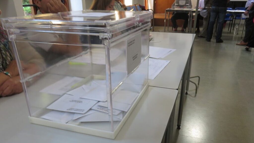 Estas excusas pueden librarte de ser mesa electoral (tener un viaje contratado está entre ellas)
