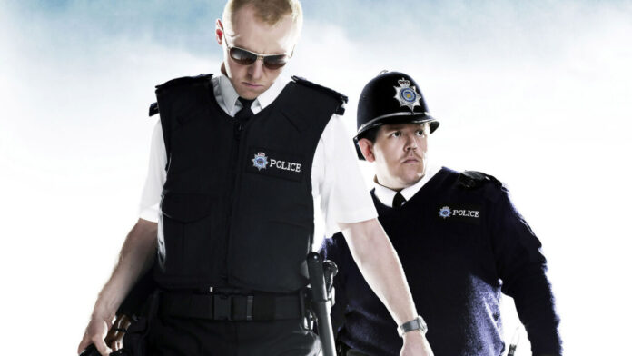 Nicholas Angel y Danny Butterman con sus uniformes de policia.