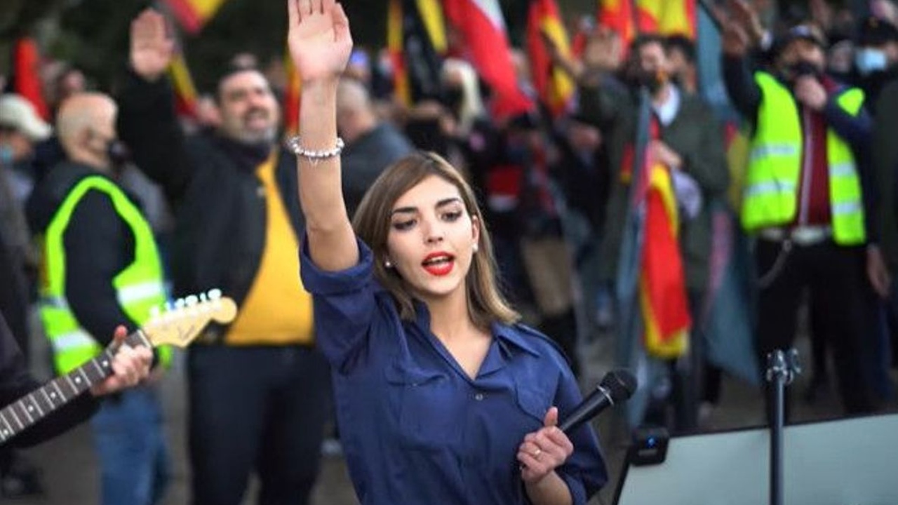 La Policía alemana impide la entrada al país a la neonazi Isabel Peralta