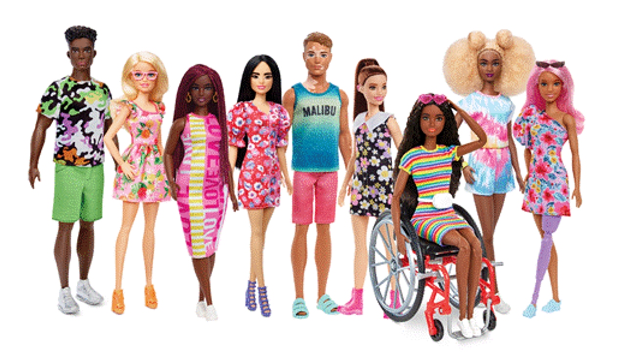 Barbie apuesta por la diversidad y presenta su primera muñeca con un implante coclear y un Ken con vitíligo